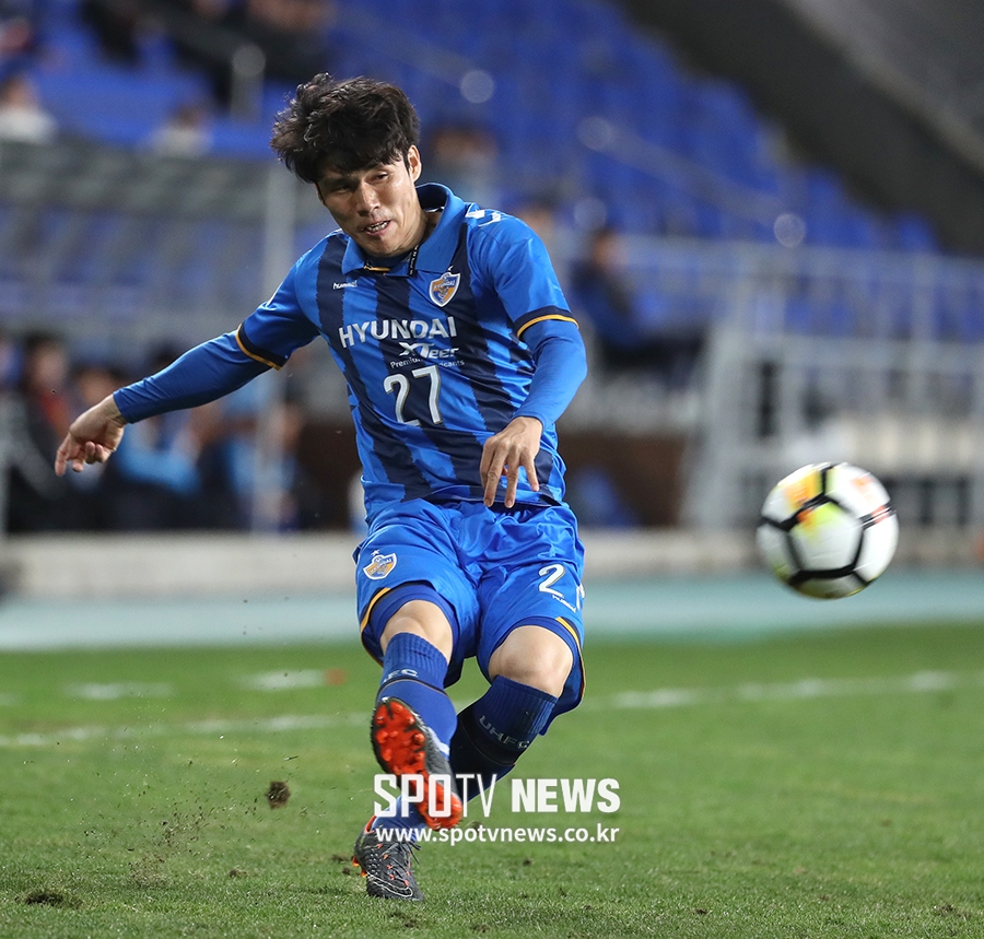 [포토S] 크로스 올리는 김창수