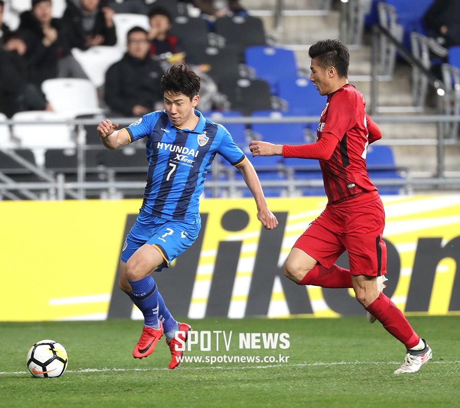 [포토S] 돌파 시도하는 김인성