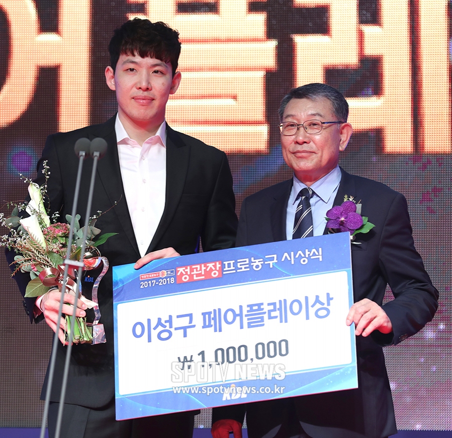 [포토S] 페어플레이상 수상한 최부경
