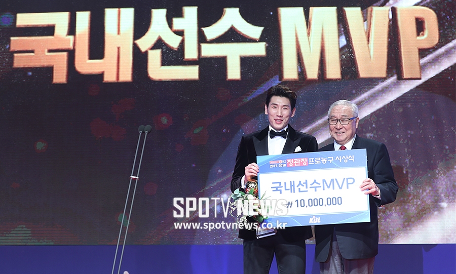 [포토S] 두경민, 영광스러운 MVP!