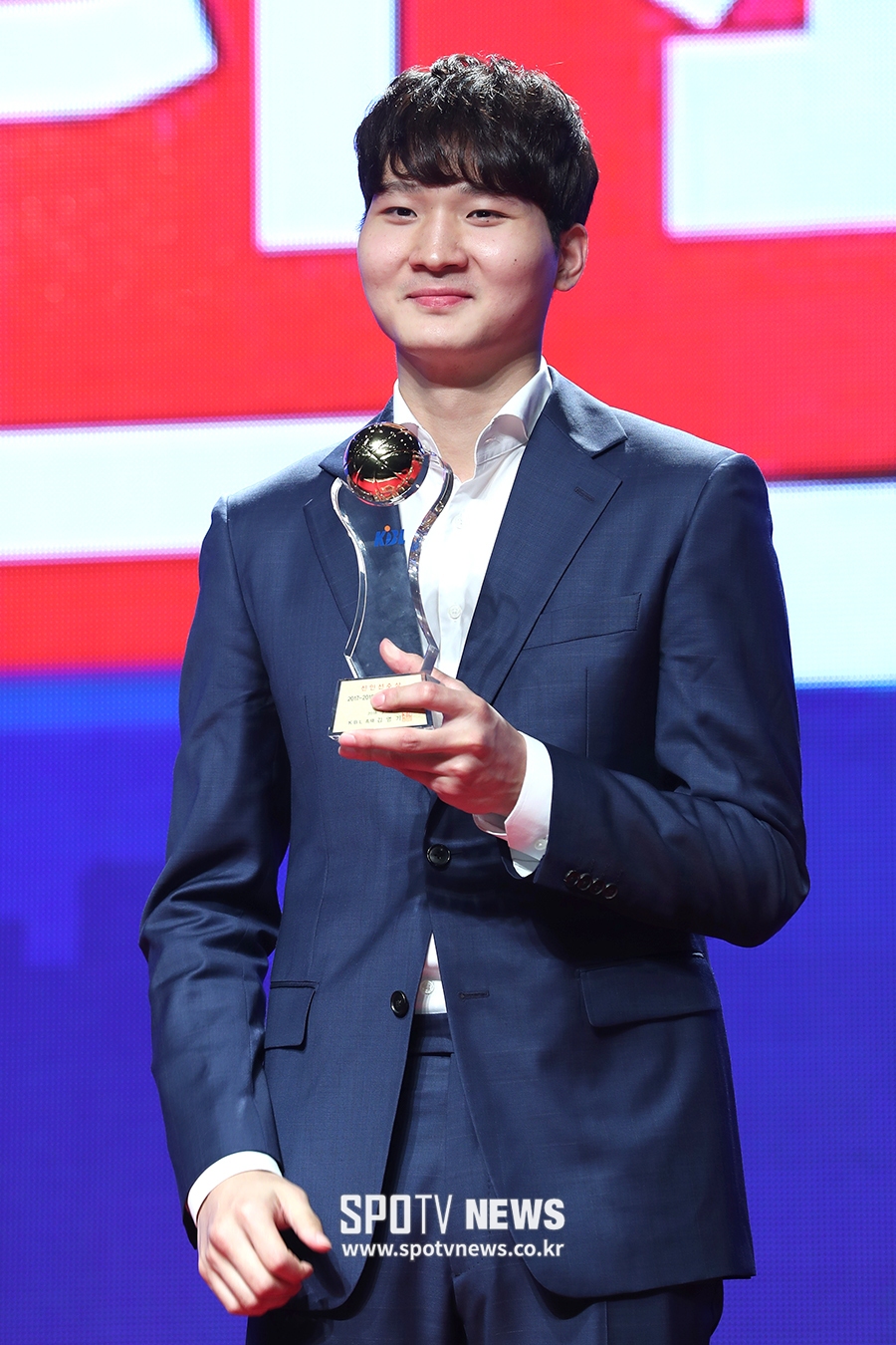 [포토S] 신인상 안영준, 이번 시즌 최고의 루키!