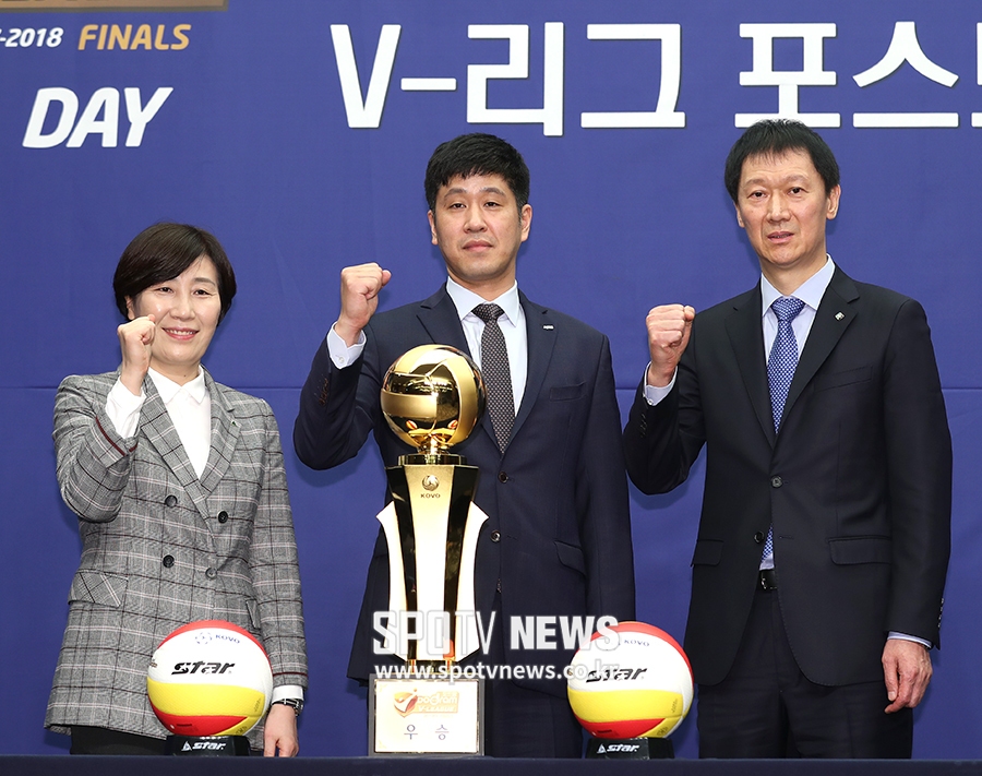 [포토S] 파이팅 포즈 취하는 V리그 여자부 사령탑들