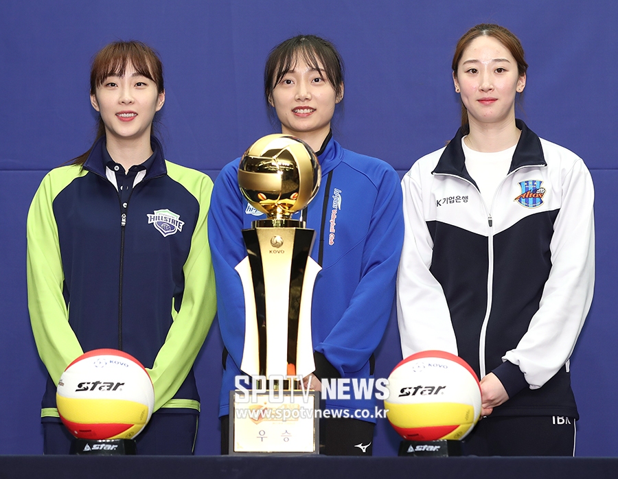 [포토S] 황민경-문정원-고예림, 우승 트로피 앞에서 얼음!