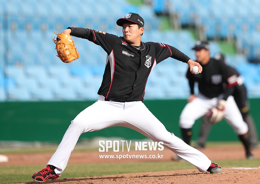 [포토S] 김용주, 친정팀 상대로 첫 등판