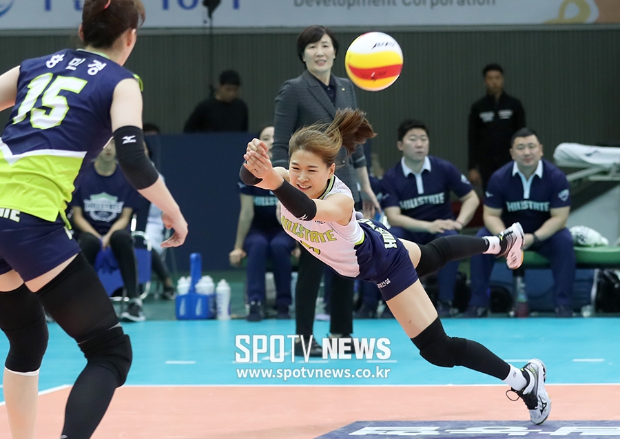 [포토S] 김연견, 투혼의 리시브