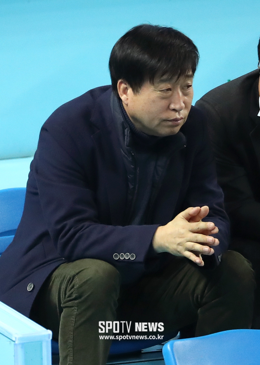 [포토S] 플레이오프 2차전 찾은 김호철 감독