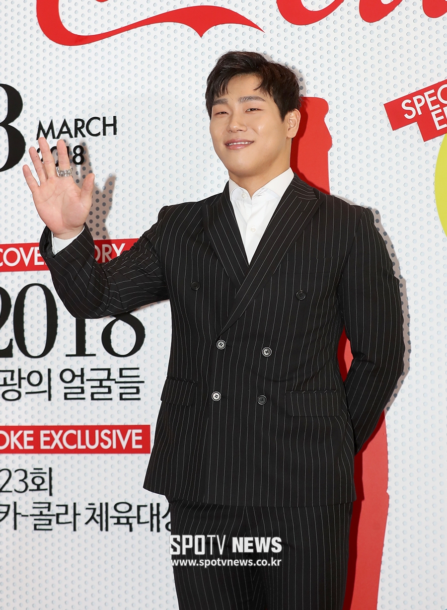 [포토S] 윤성빈, 슈트 입은 아이언맨