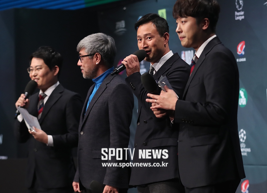 [포토S] SPOTV CONNECTIVITY에 참가해 인사하는 김재현 해설위원