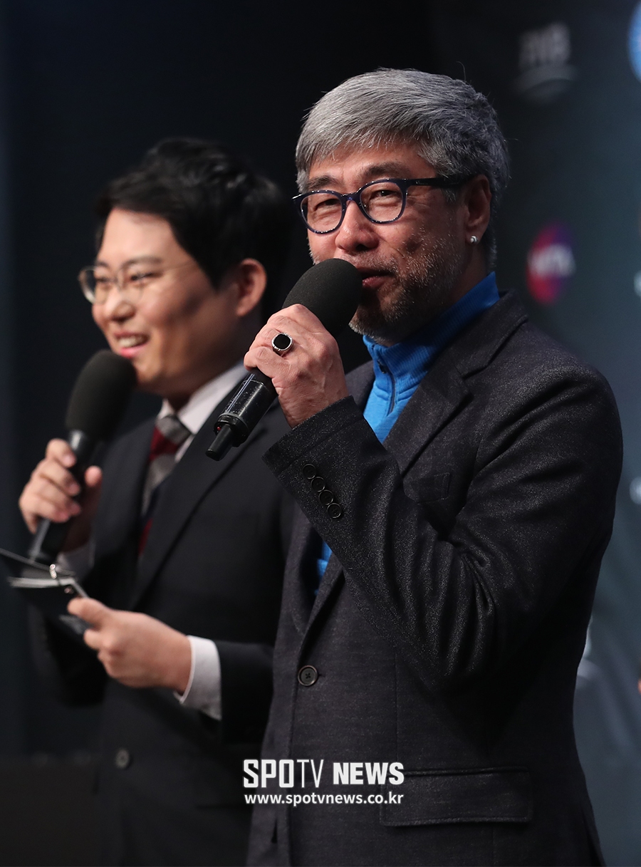 [포토S] 민훈기 해설위원, '올 시즌 해설은 즐겁게'