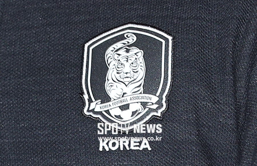 [포토S] 블랙으로 바뀐 축구대표팀 새 엠블럼