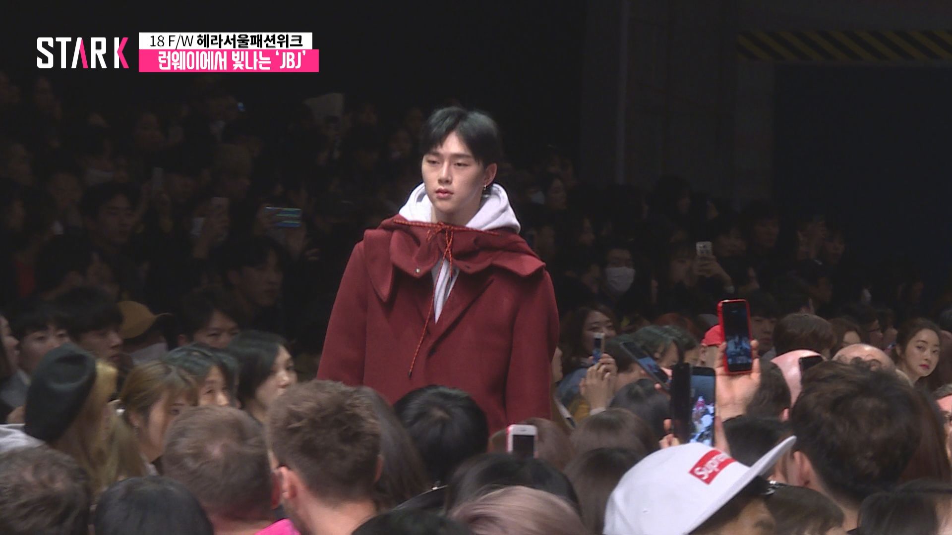 [영상] 런웨이에 선 권현빈 응원 온 JBJ 용국X상균