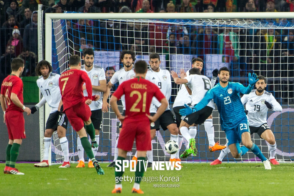 [A매치 리뷰] 살라 선제골·호날두 멀티골…포르투갈, 이집트에 2-1 역전승