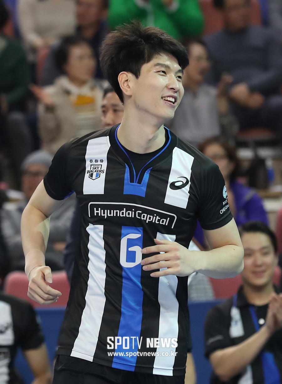 [포토S] 기뻐하는 이승원
