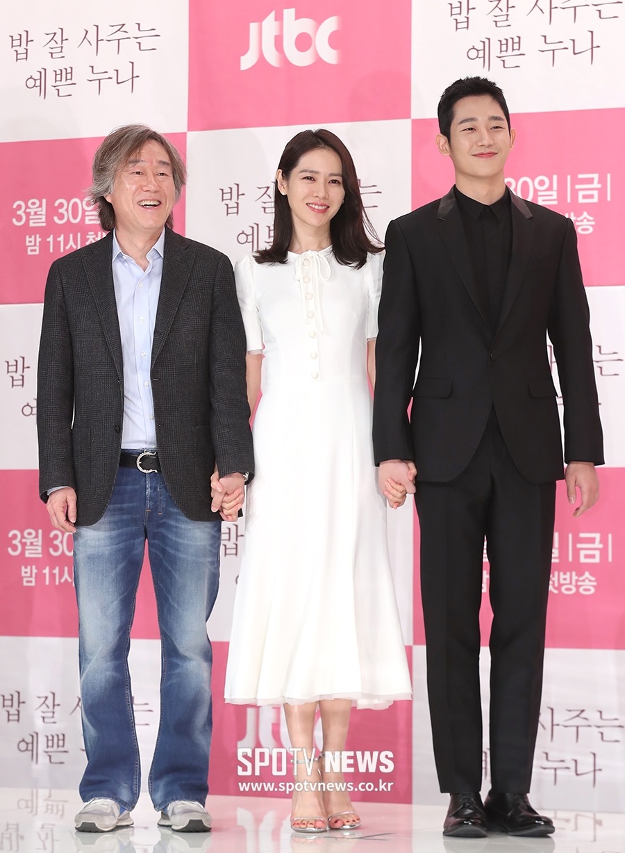[포토S] '밥 잘사주는 예쁜 누나', 손 꼭 잡고