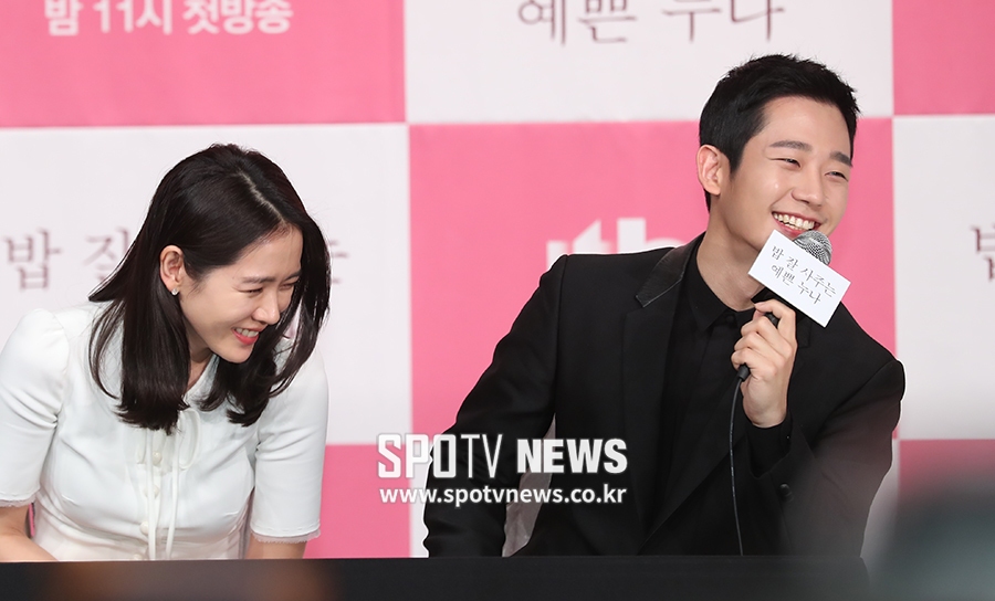 [포토S] 정해인, 손예진 바라보며 두근두근