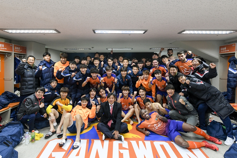 강등에서 리그 선두경쟁까지…강원 FC, 어떻게 달라졌나