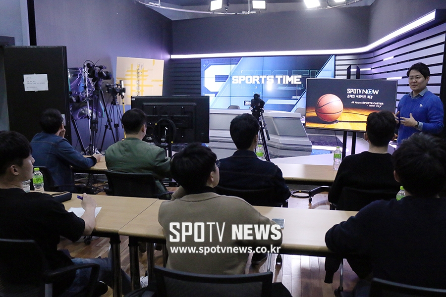 [포토S] SPOTV NOW 서포터즈에게 강연하고 있는 김명정 캐스터