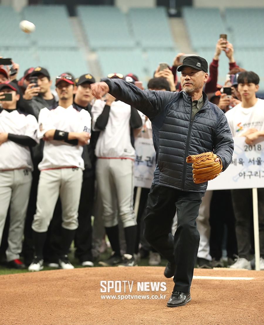 [포토S] '노송' 김용수, 레전드의 시구