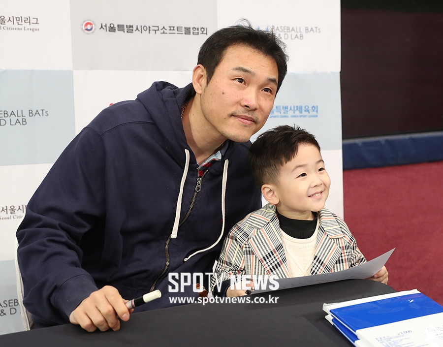 [포토S] 오랜만에 모습 보인 김동주, 살이 많이 빠진 모습