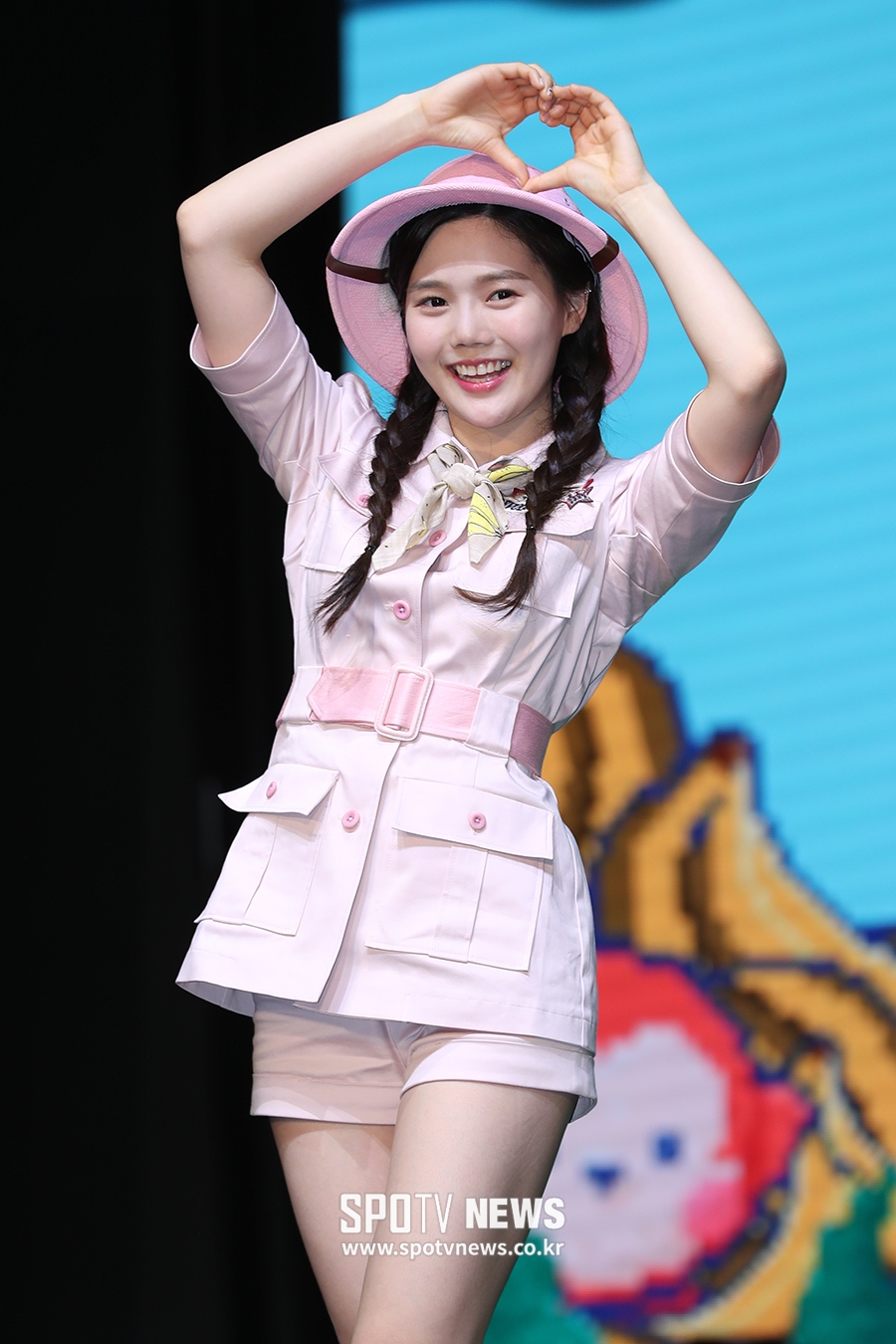 [포토S] 오마이걸 반하나 효정, 하트도 예쁘게!