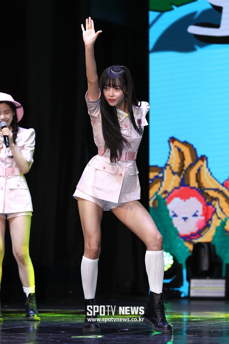 [포토S] 오마이걸 유아, 셀럽파이브 댄스도 완벽하게!