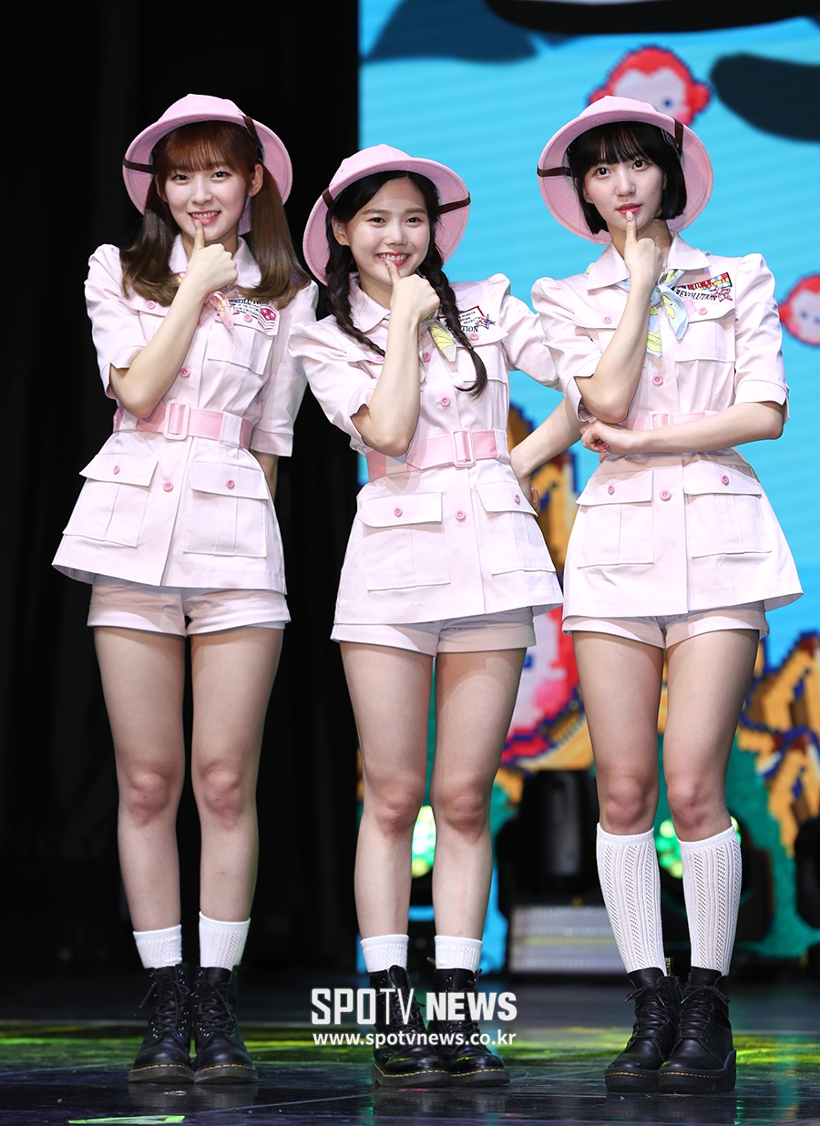 [현장S] 몽환·힐링→상큼·발랄…오마이걸 반하나, 수능금지곡 예약