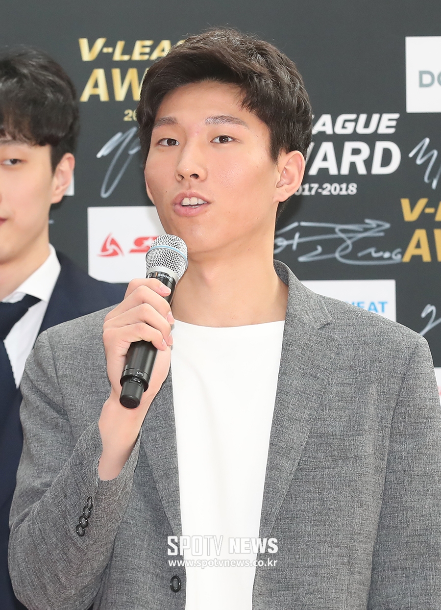 [포토S] 인사하는 황택의