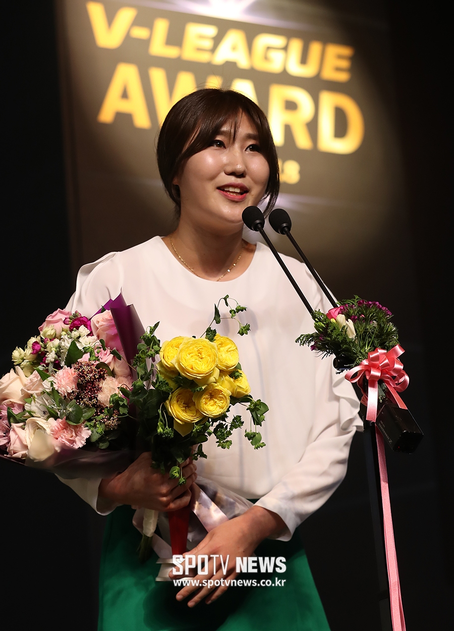 [포토S] 메디 대신해 소감 말하는 염혜선