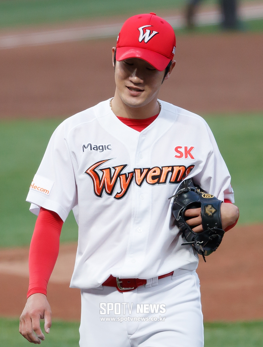 SK 박종훈, 서동욱 머리 맞혀 헤드샷 퇴장 기록