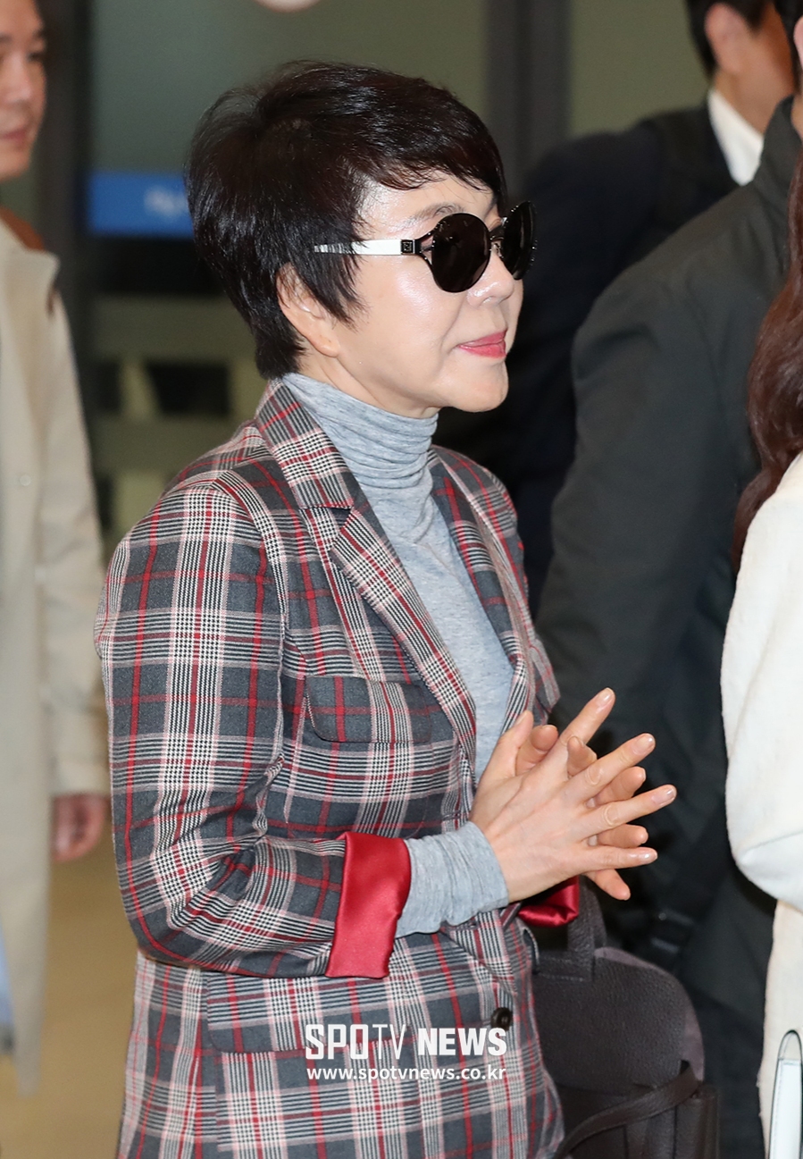 [포토S] 평양 공연 마치고 귀국한 최진희