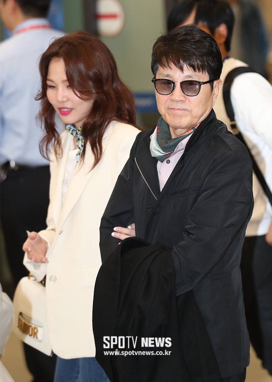 [포토S] 조용필, 새벽 귀국에 피곤한 표정