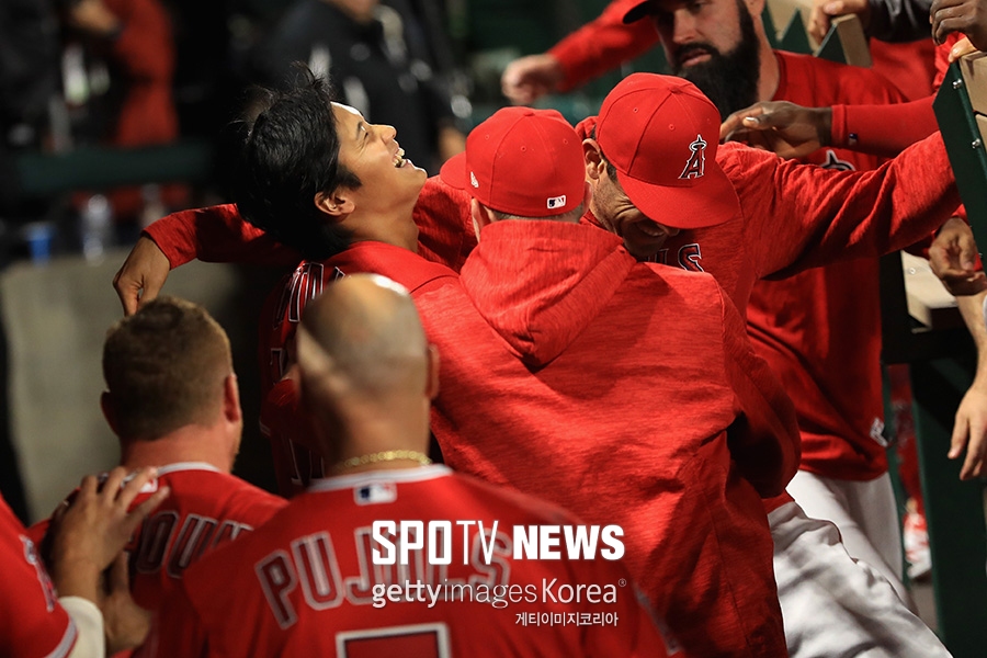 홈런 포함 3안타에 흥분한 日 언론, "지금은 오타니 축제!"