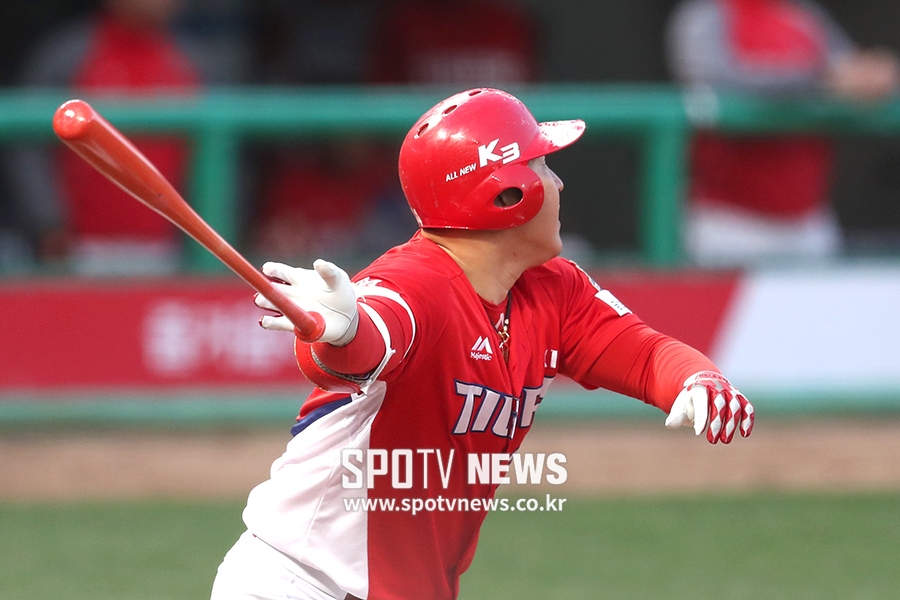 [포토S] 최형우, 시작부터 홈런 쾅!