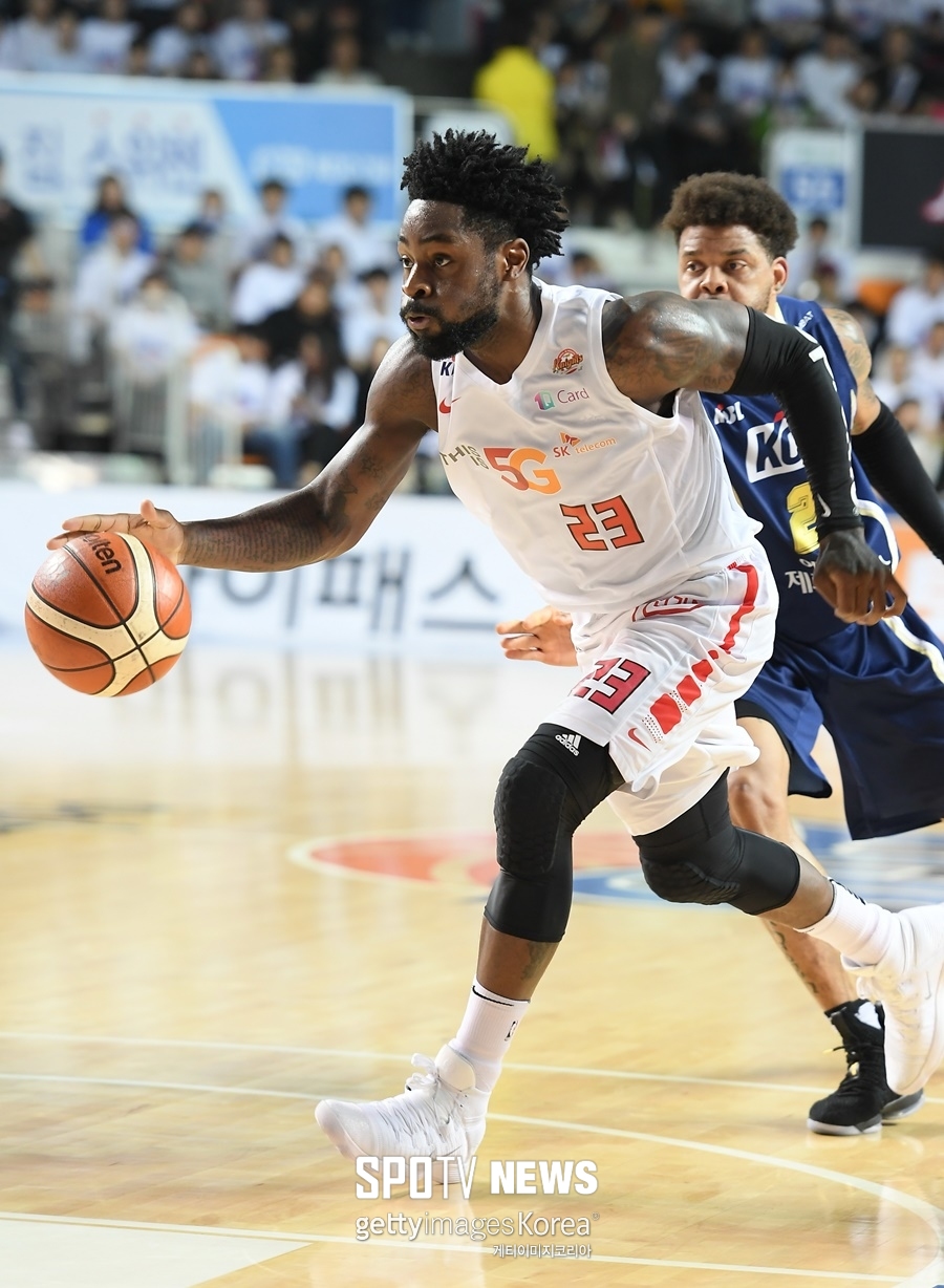 '메이스·화이트 58점' SK, KCC 잡고 챔프전 진출