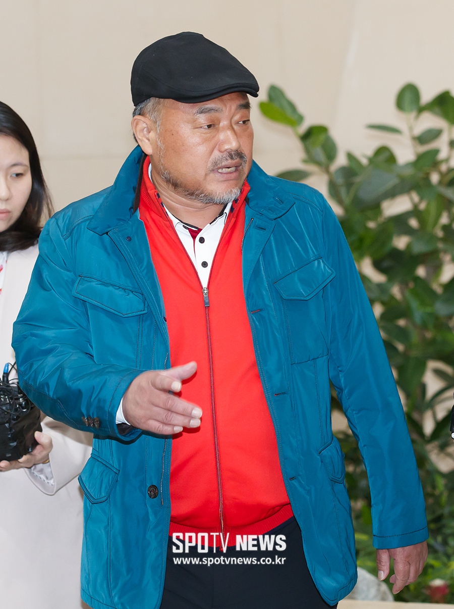 [포토S] 조사 위해 들어가는 김흥국