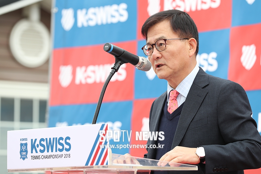 [포토S] 환영사 하는 화승 김영수 대표이사
