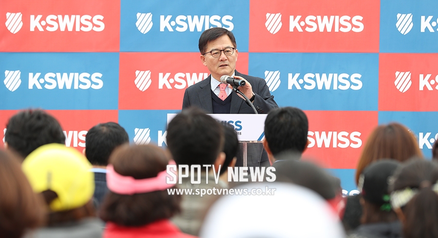 [포토S] 김영수 대표이사, "많은 테니스 동호인들을 위해"