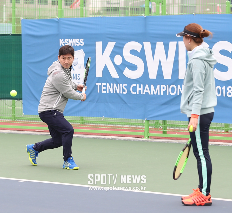 [포토S] 전노민, '테니스 실력 뽐내볼까'
