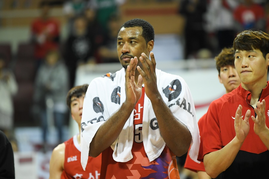 영국도 주목하는 KBL 200㎝ 신장 제한…"농구에는 너무 큰 키"