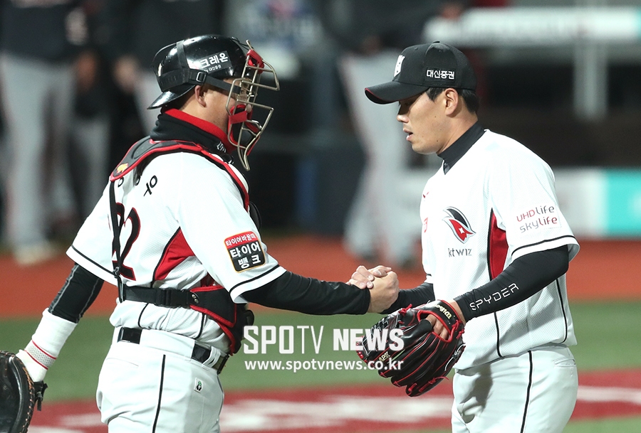 [포토S] 김재윤-장성우, 깔끔한 마무리!
