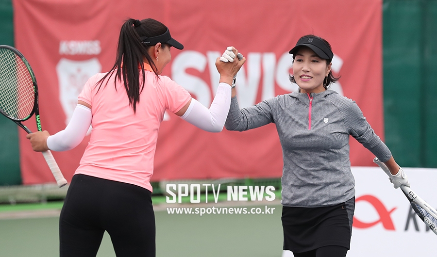 [포토S] 손 맞잡은 김선영-김미자 조