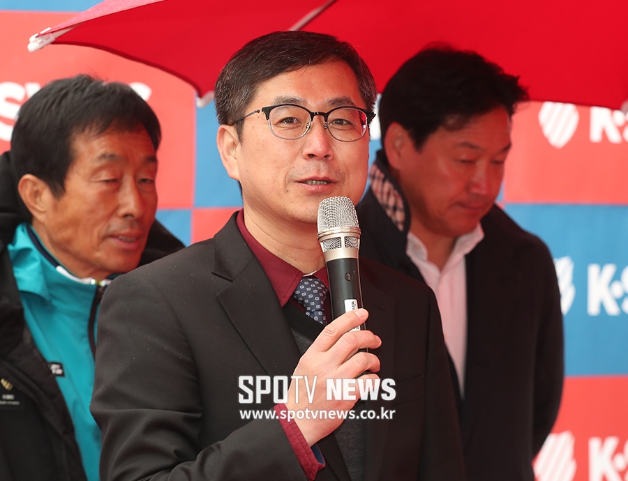 [포토S] 케이스위스 테니스 챔피언십 폐회식 인사하는 백승철 전무