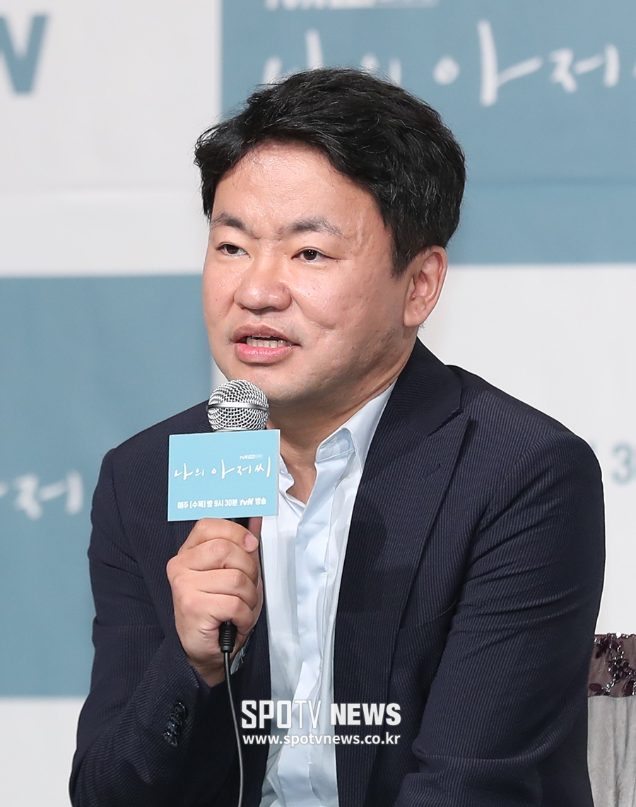 [포토S] 인사하는 김원석 PD