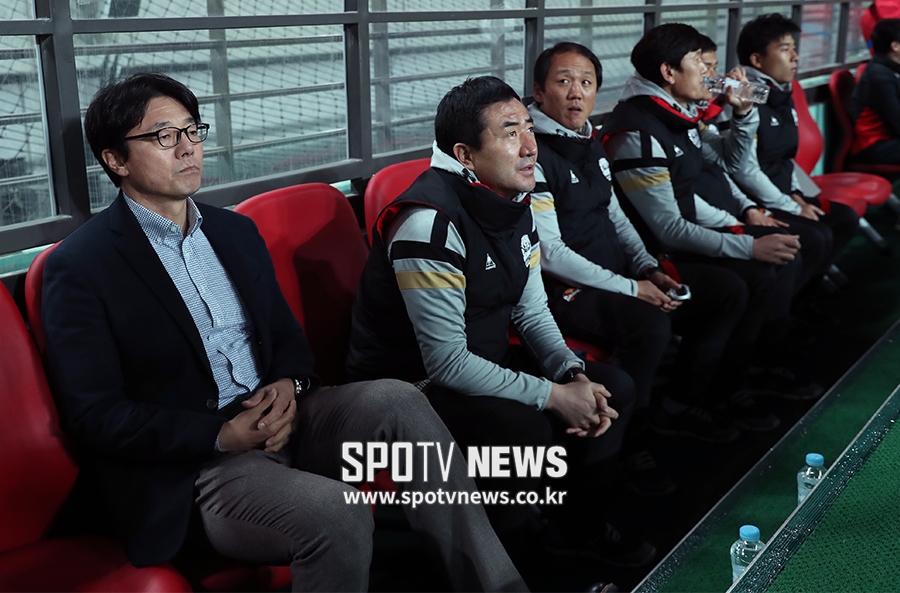 [포토S] 황선홍 감독, 무거운 표정