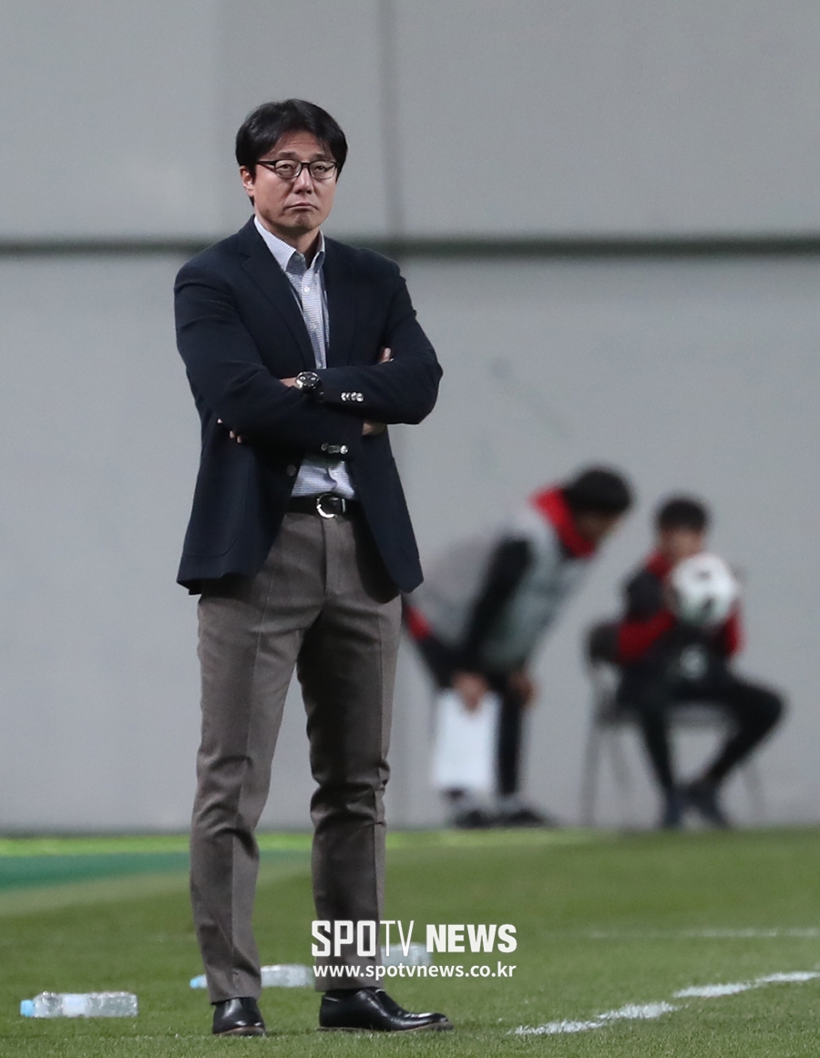 [포토S] 황선홍 감독, 시련의 나날들