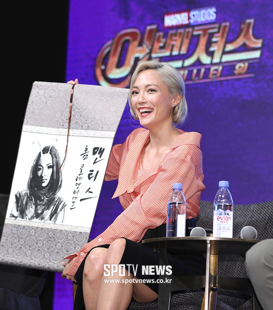 [포토S] 폼 클레멘티에프, '선물 정말 마음에 들어~'