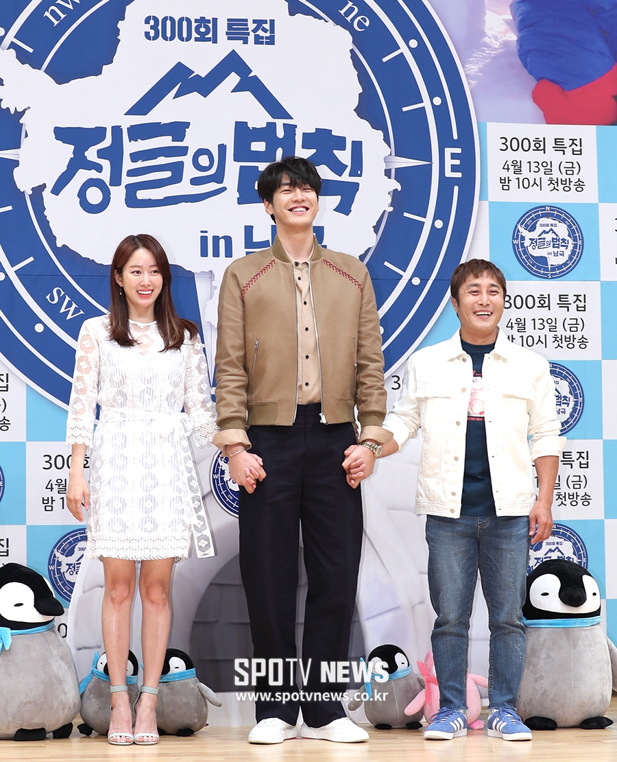 [포토S] 전혜빈-김영광-김병만, 손 꼭 잡고 사이좋게