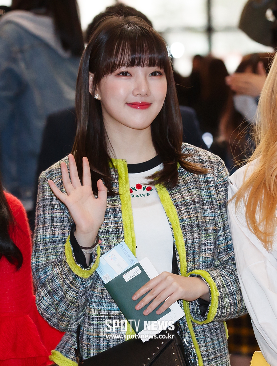 [포토S] 여자친구 예린, 귀여운 손인사
