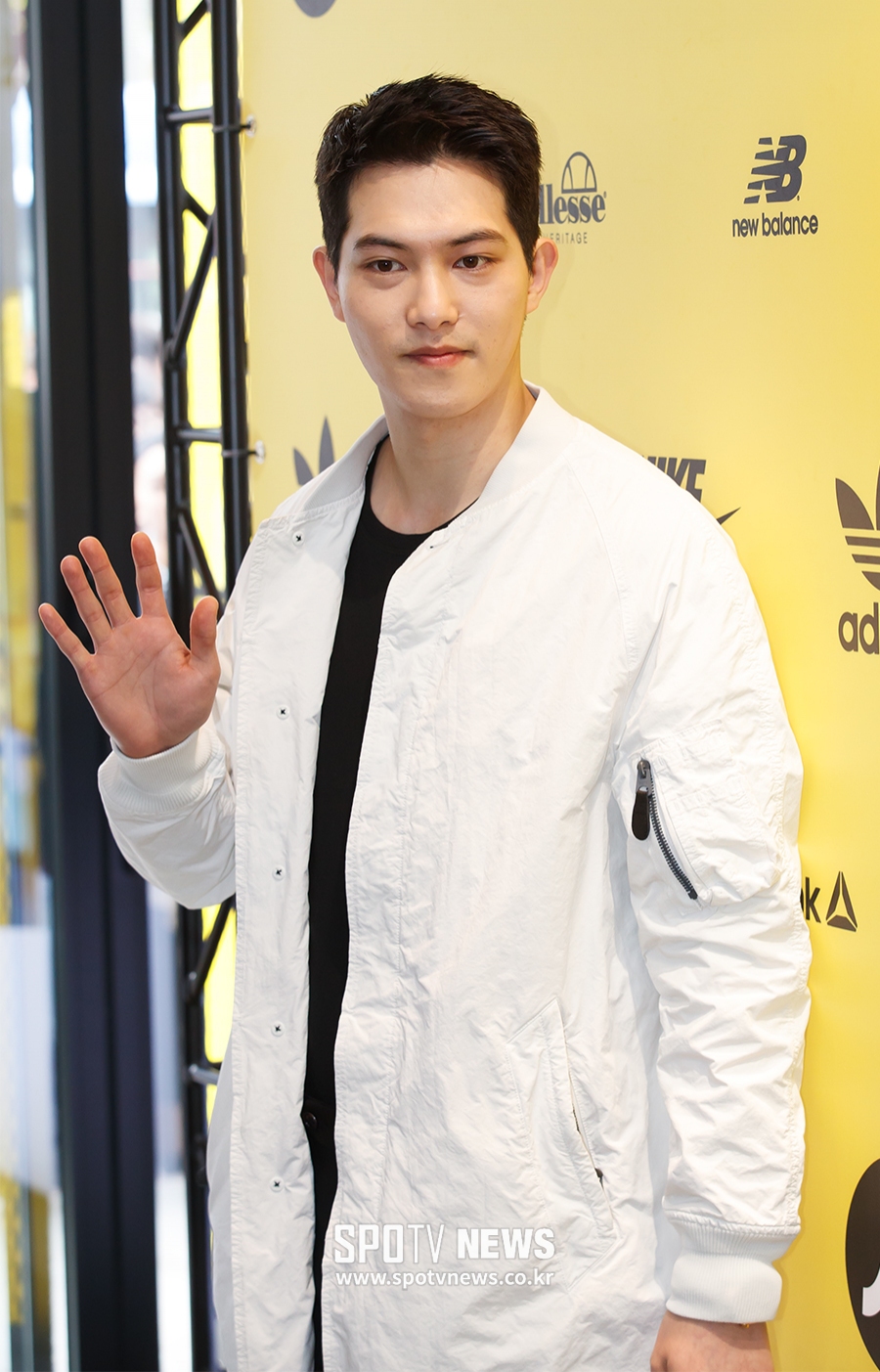 [포토S] 포즈 취하는 씨앤블루 이종현