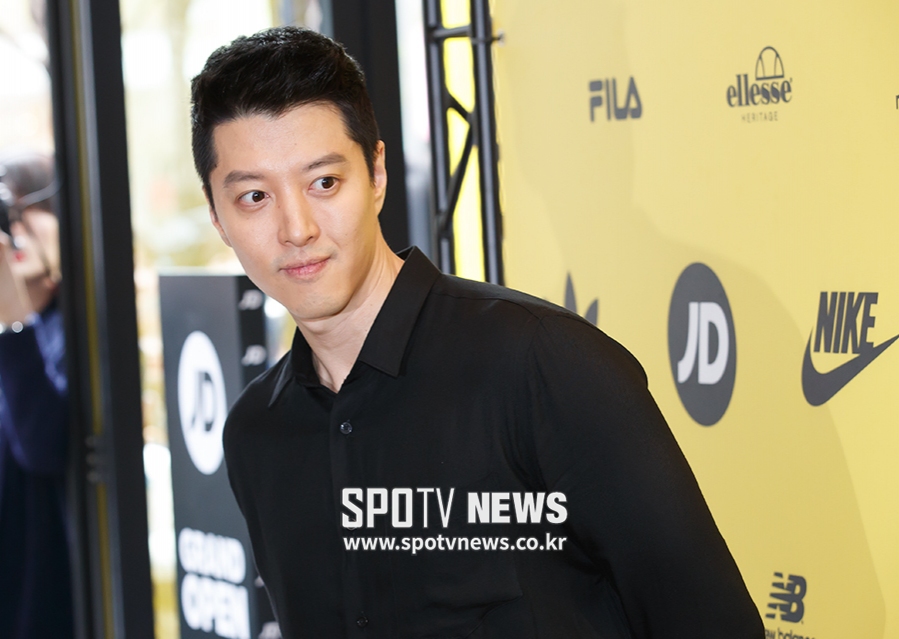 [포토S] 이동건, 시원하게 자른 머리
